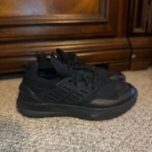 Tredsafe womens Black Sneakers size 8.5